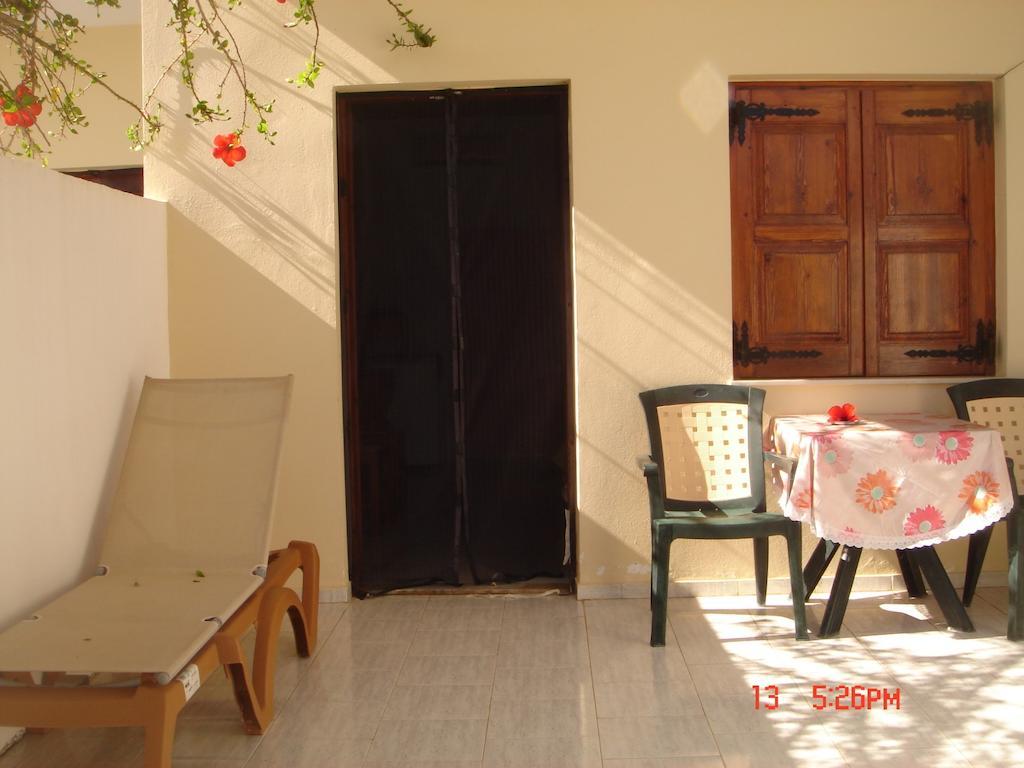 Zorbas Rooms Frangocastelo Bilik gambar
